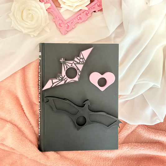 Sujetapáginas Libro Impreso en 3D – Diseños Love, Acotar y Dragón